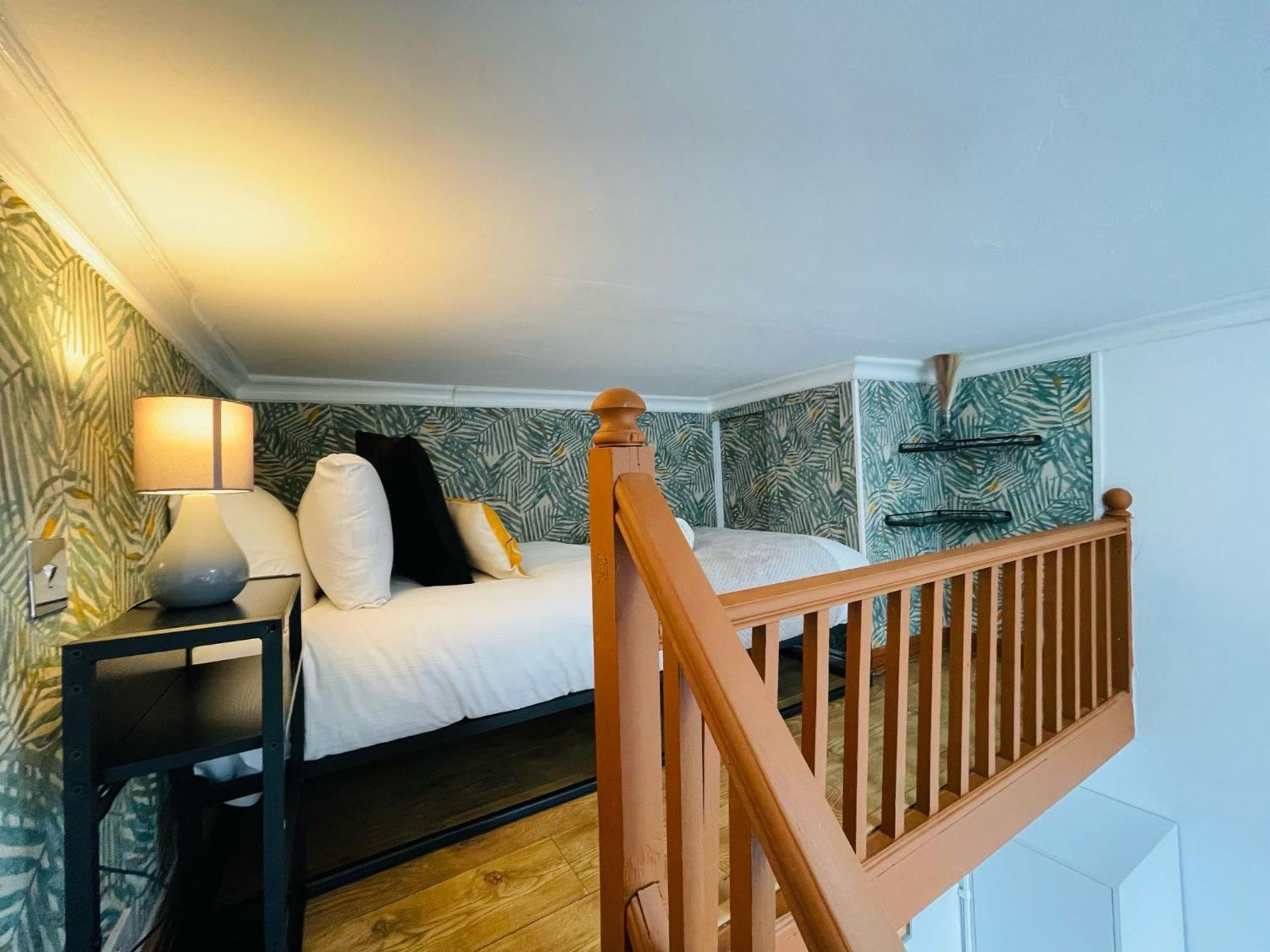 Modern Studios Queenspark London Ruang foto
