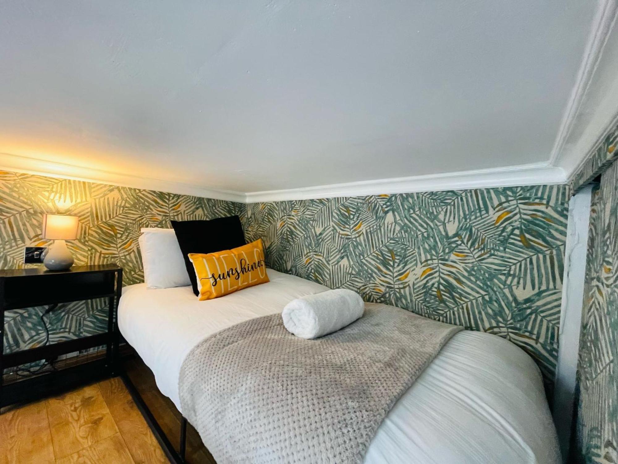 Modern Studios Queenspark London Ruang foto