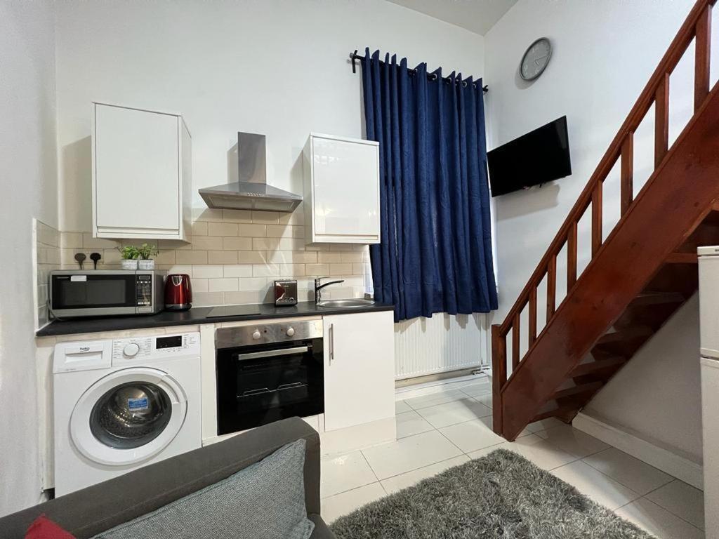 Modern Studios Queenspark London Ruang foto