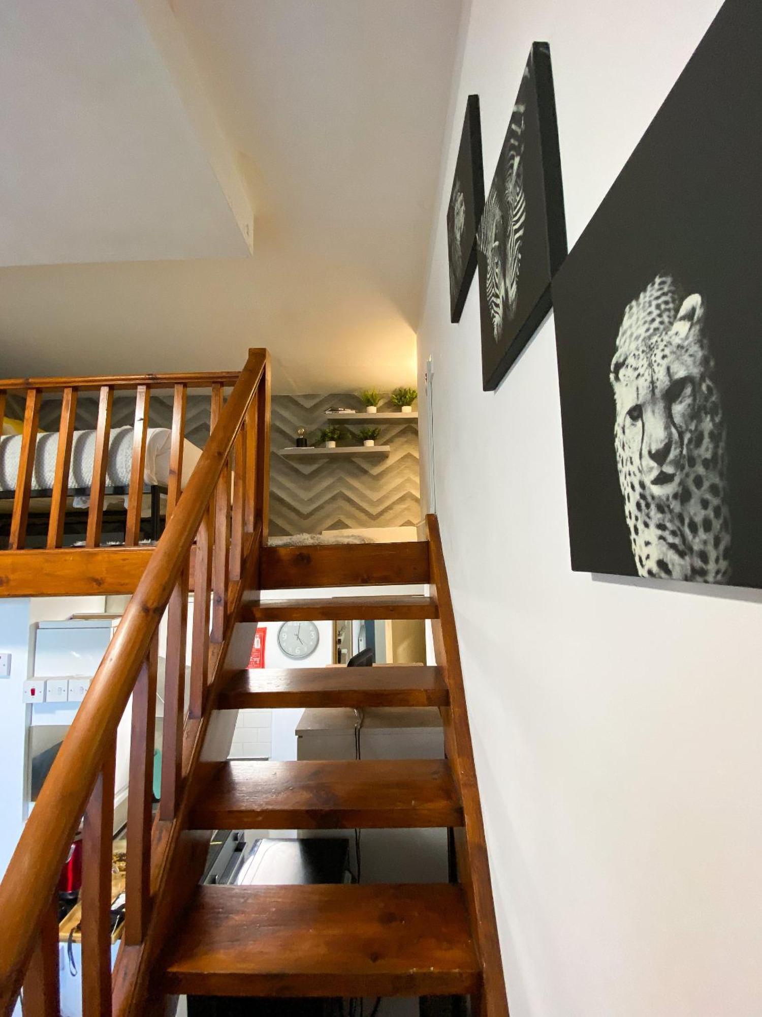 Modern Studios Queenspark London Ruang foto