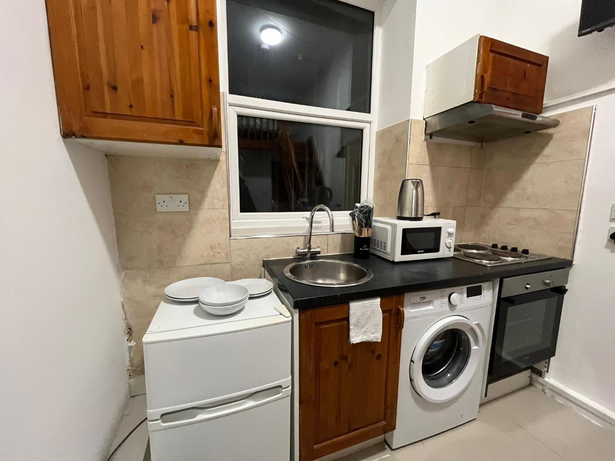 Modern Studios Queenspark London Ruang foto