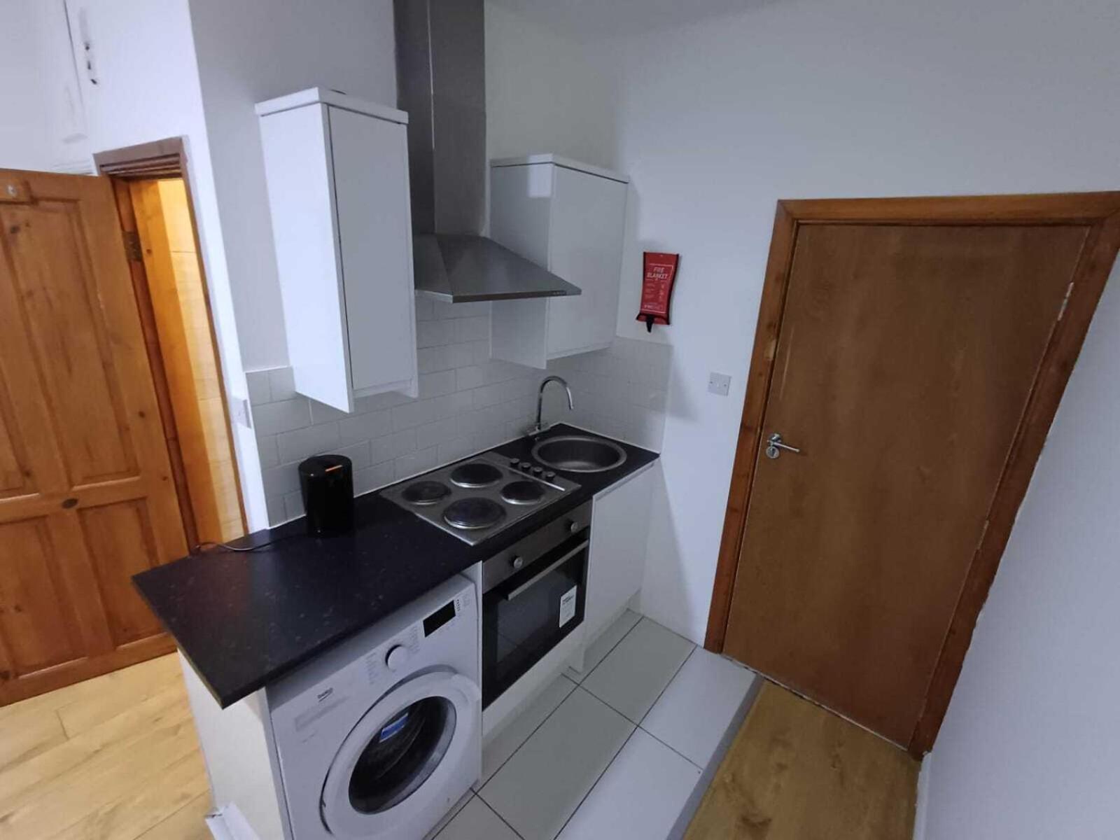 Modern Studios Queenspark London Ruang foto