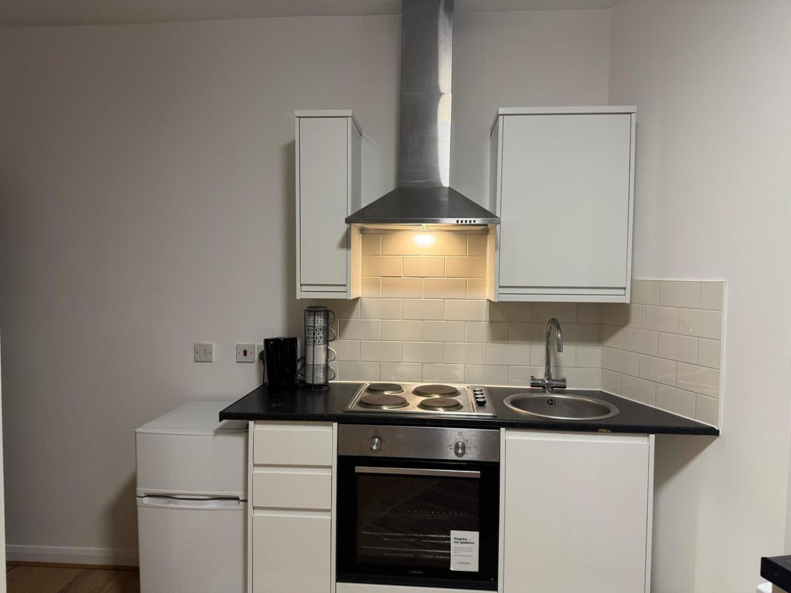 Modern Studios Queenspark London Ruang foto